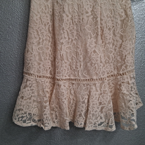 Lush Cream Lace Dress With Bell Sleeves Slze M - Picture 8 of 10